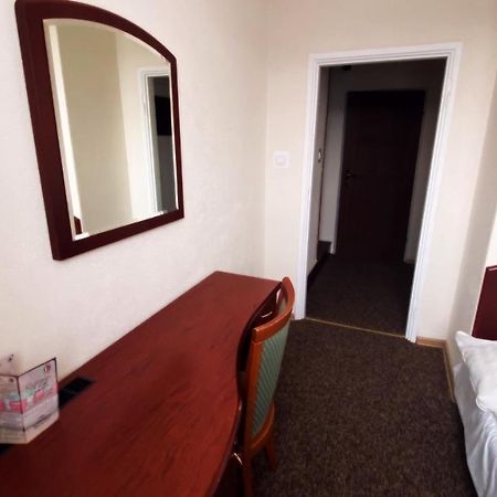 Dom Turysty Sanok Aparthotel Bagian luar foto