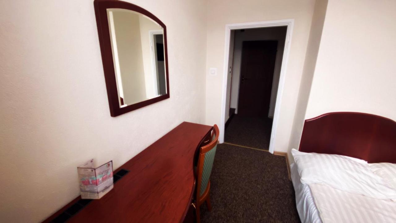 Dom Turysty Sanok Aparthotel Bagian luar foto