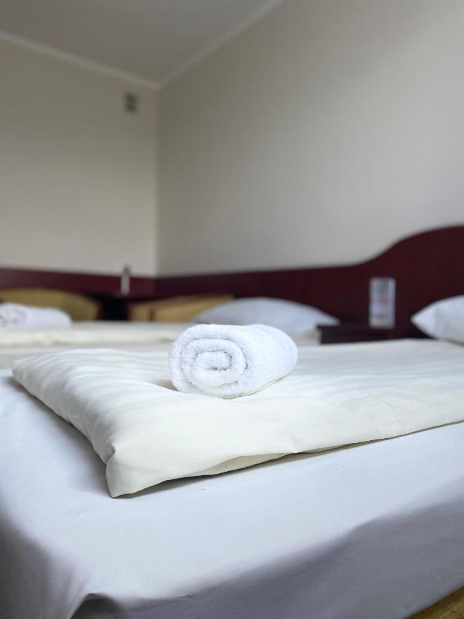 Dom Turysty Sanok Aparthotel Bagian luar foto