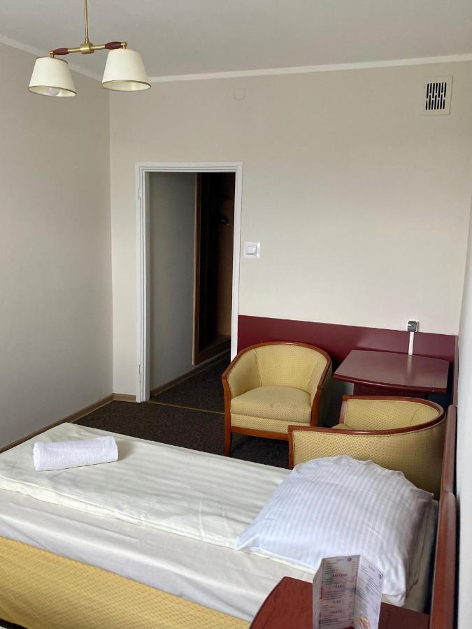 Dom Turysty Sanok Aparthotel Bagian luar foto