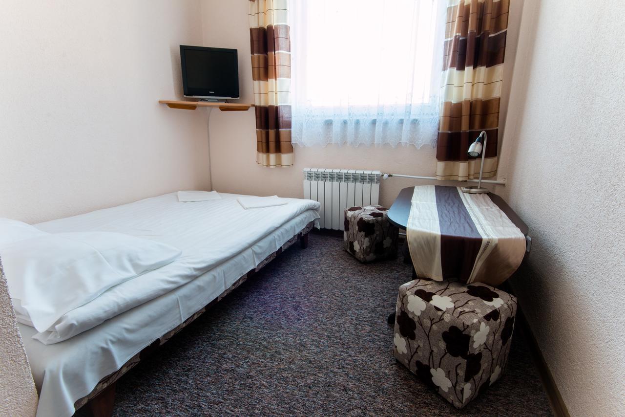 Dom Turysty Sanok Aparthotel Bagian luar foto