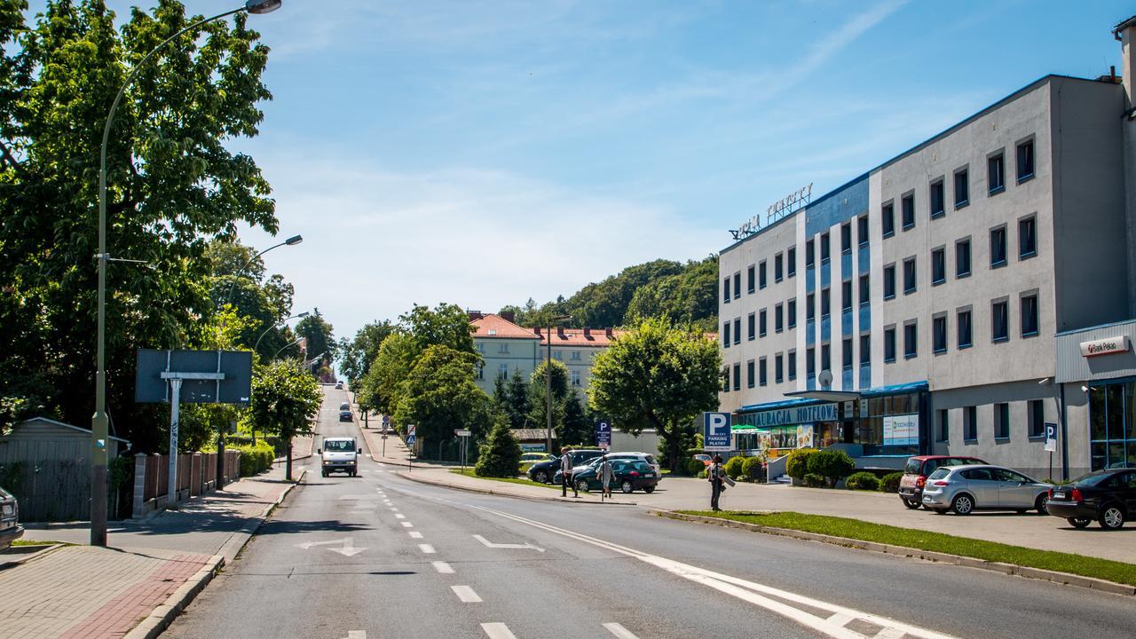 Dom Turysty Sanok Aparthotel Bagian luar foto