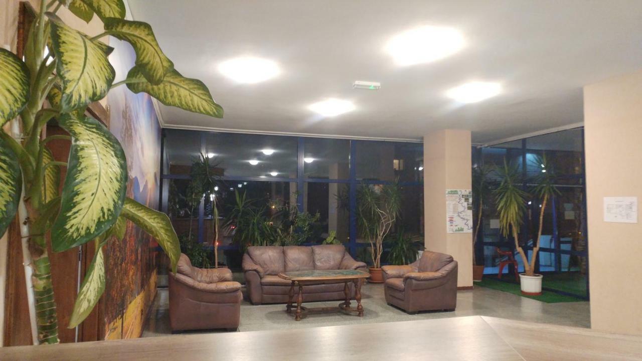 Dom Turysty Sanok Aparthotel Bagian luar foto